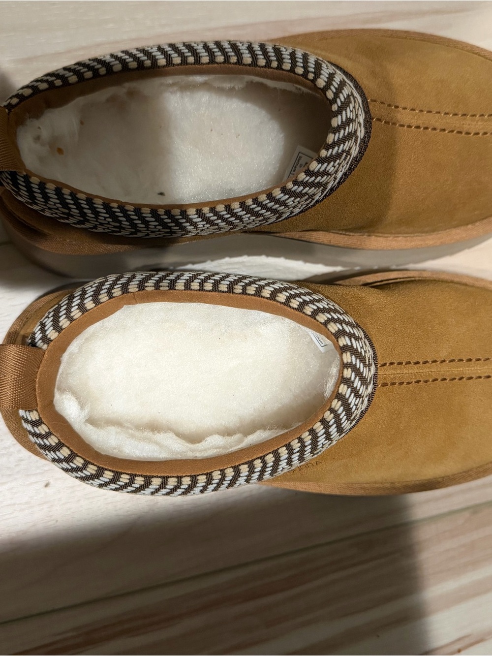 NWT kookaburra by Ugg slip on suede platform  slipper / mule. Chestnut